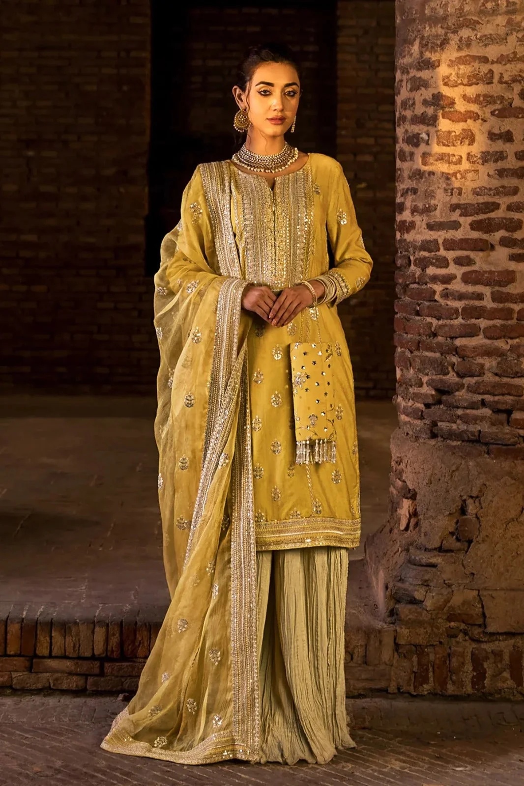 Dil Araa pakistani fashion outfit with coordinated formal styling.
