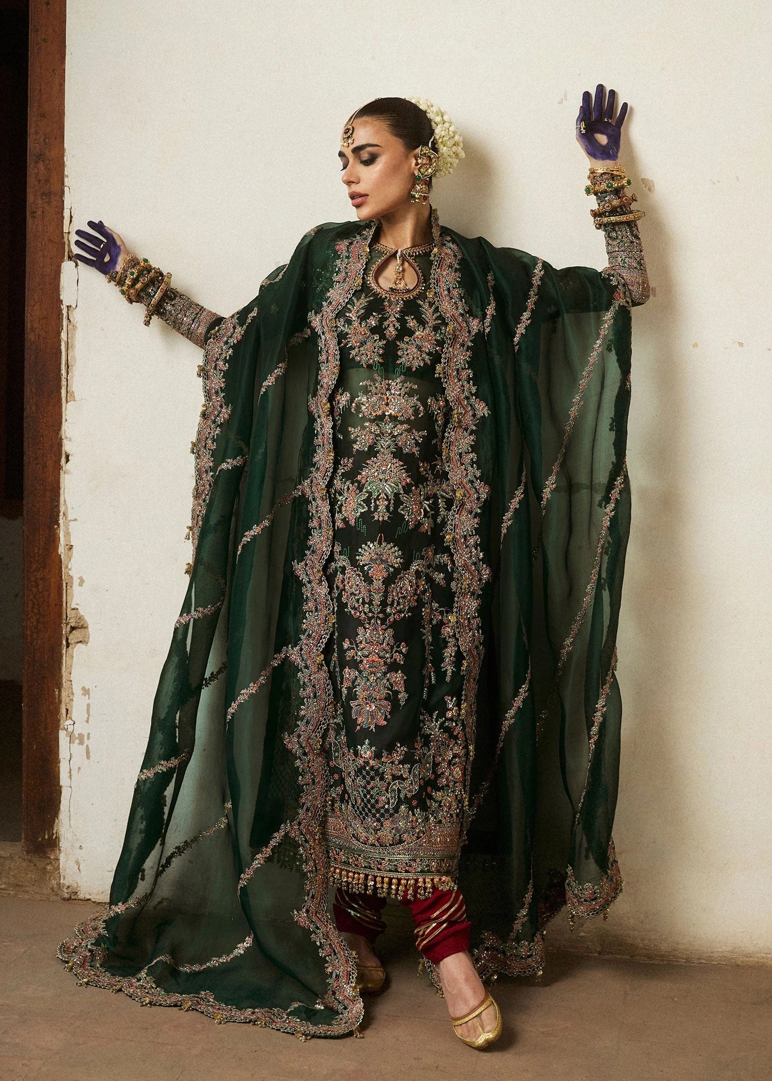 Jamali pakistani fashion outfit in maroon tones.