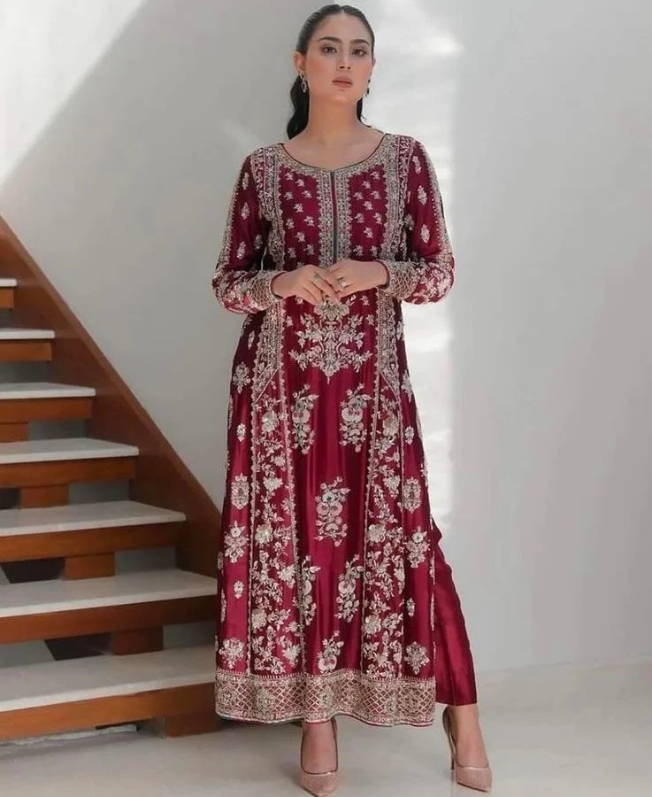 Mah-e-Gul - Waqar Asghar pakistani fashion outfit in maroon, silver tones.
