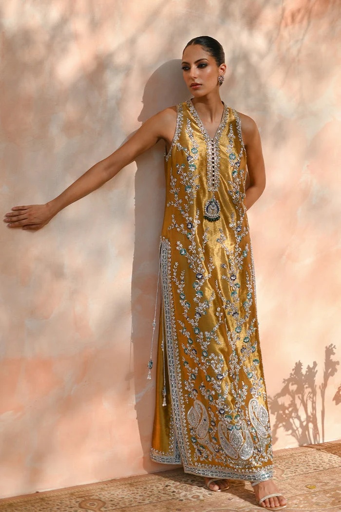 Maliya pakistani fashion outfit in lilac, turquoise tones.