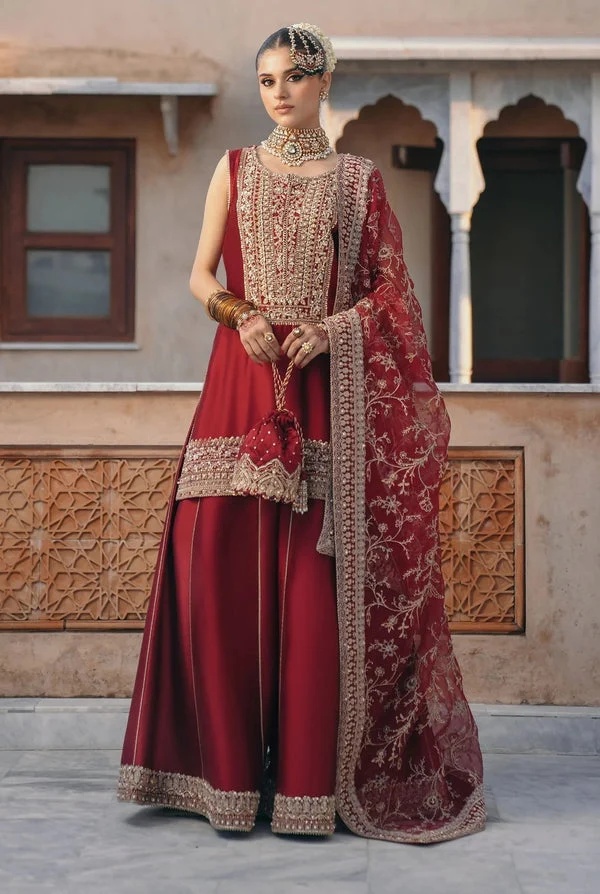Mehek Kanwal Malik pakistani fashion outfit with coordinated formal styling.