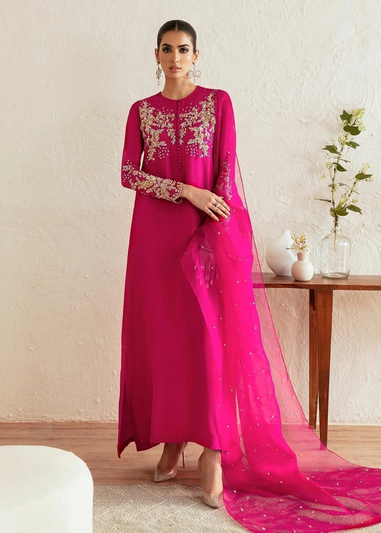 Myra pakistani fashion outfit in pink tones.