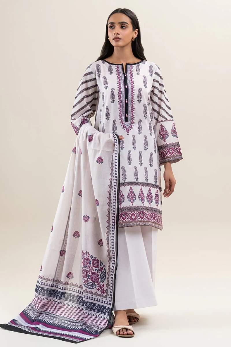 Mahnur Original - 3 Pcs Embroidered Luxury Lawn Suit with Lace and Hand Work Stitched