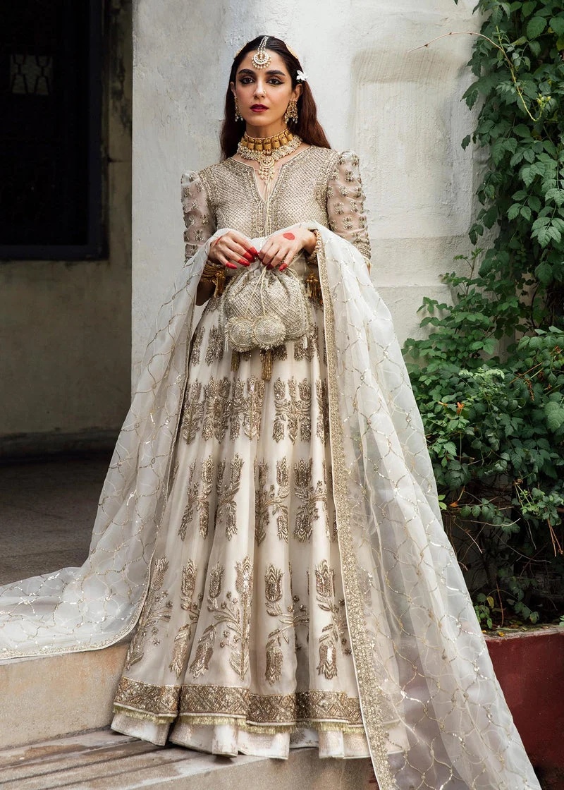 Saheda pakistani fashion outfit in ivory tones.