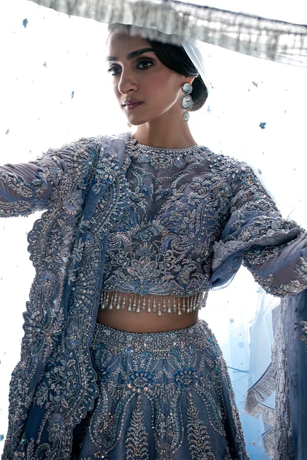 Aarzu pakistani fashion outfit in blue tones.