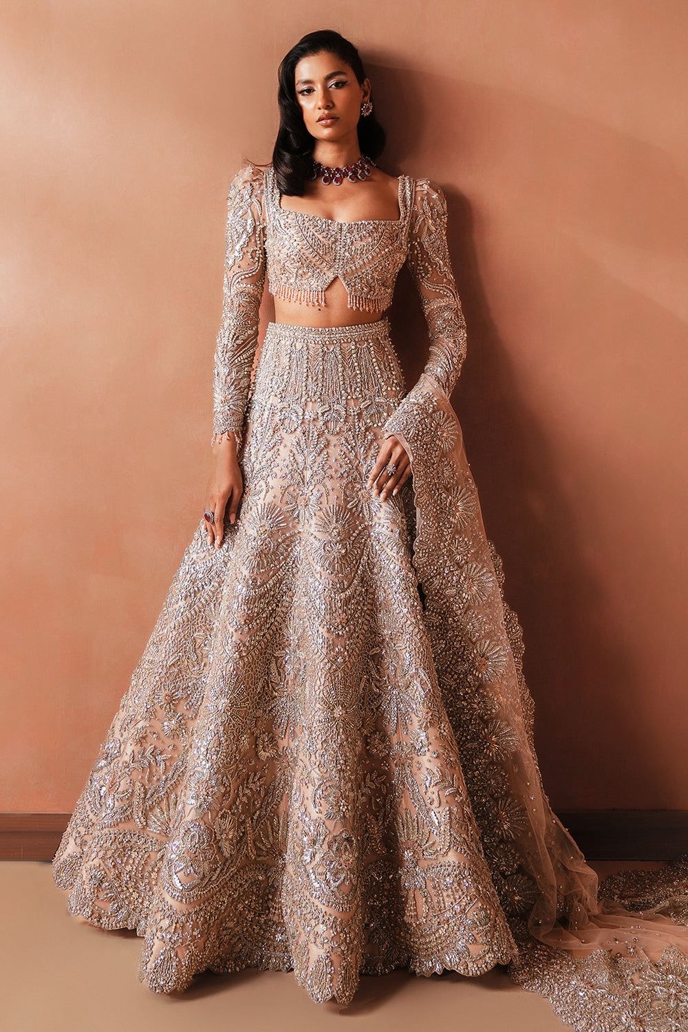Catherine pakistani fashion outfit in pink tones.