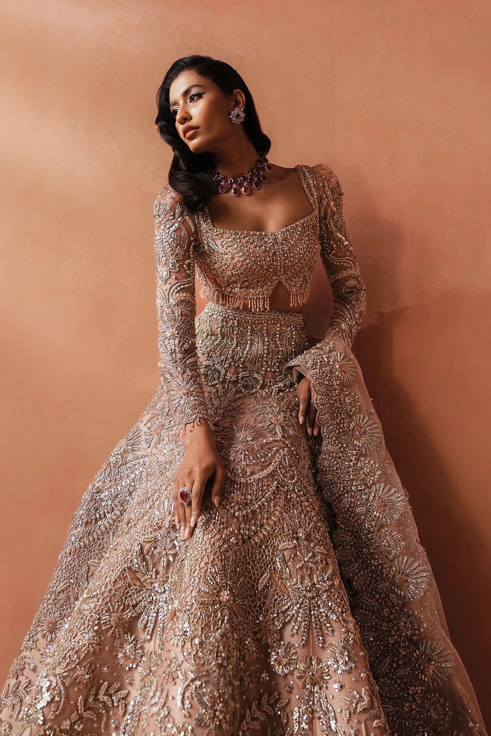 Catherine pakistani fashion outfit in pink tones.
