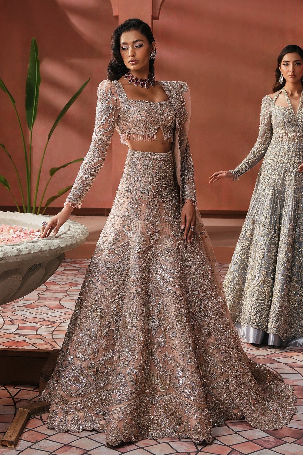 Catherine pakistani fashion outfit in pink tones.