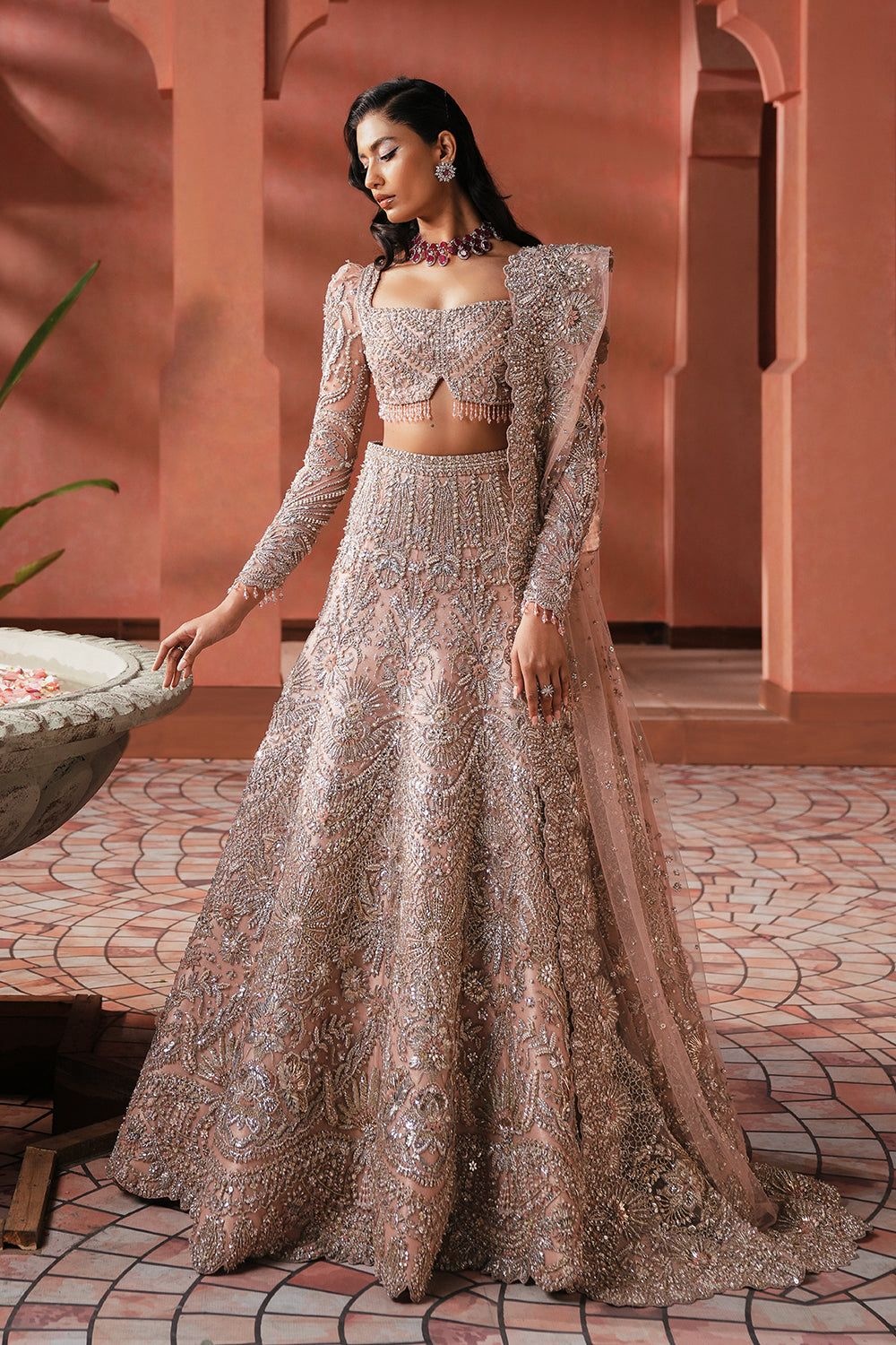 Catherine pakistani fashion outfit in pink tones.
