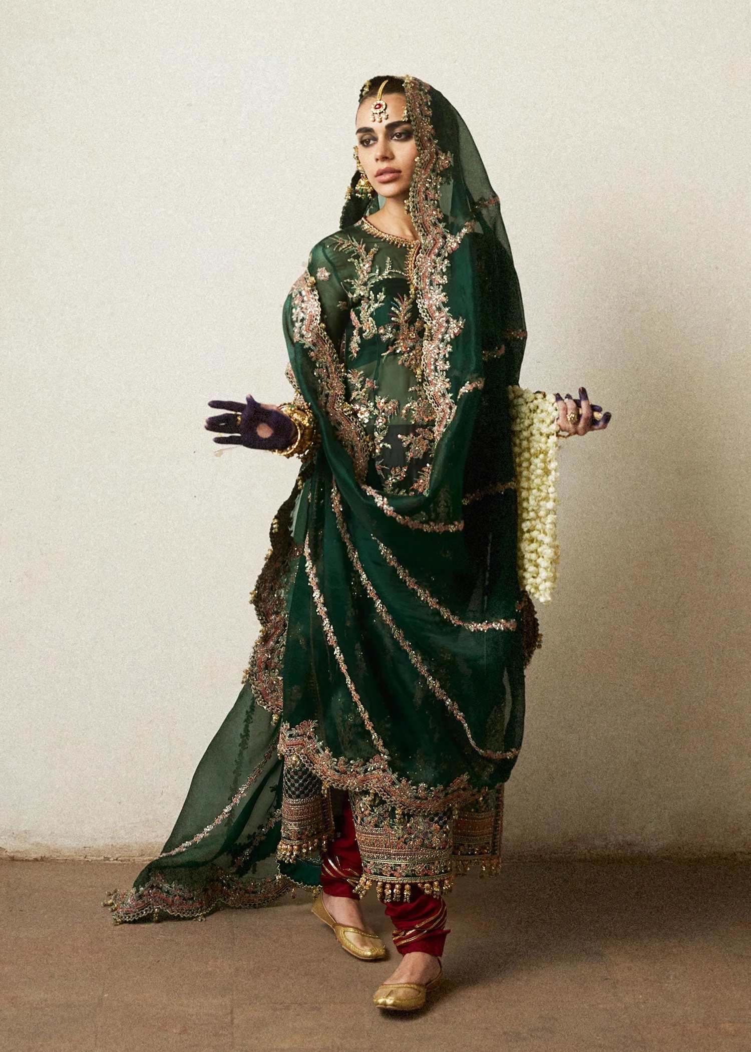 Jamali pakistani fashion outfit in maroon tones.