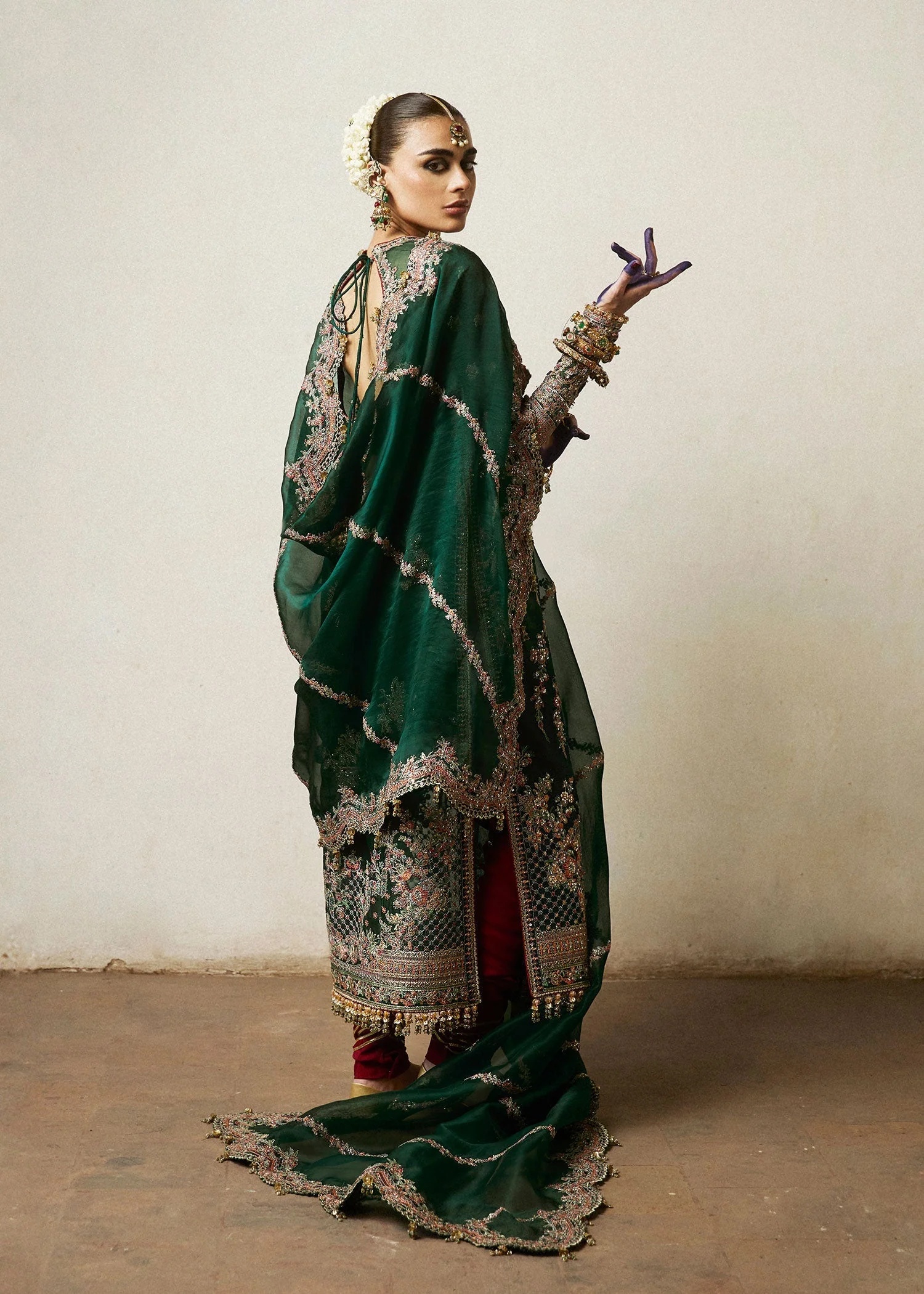 Jamali pakistani fashion outfit in maroon tones.