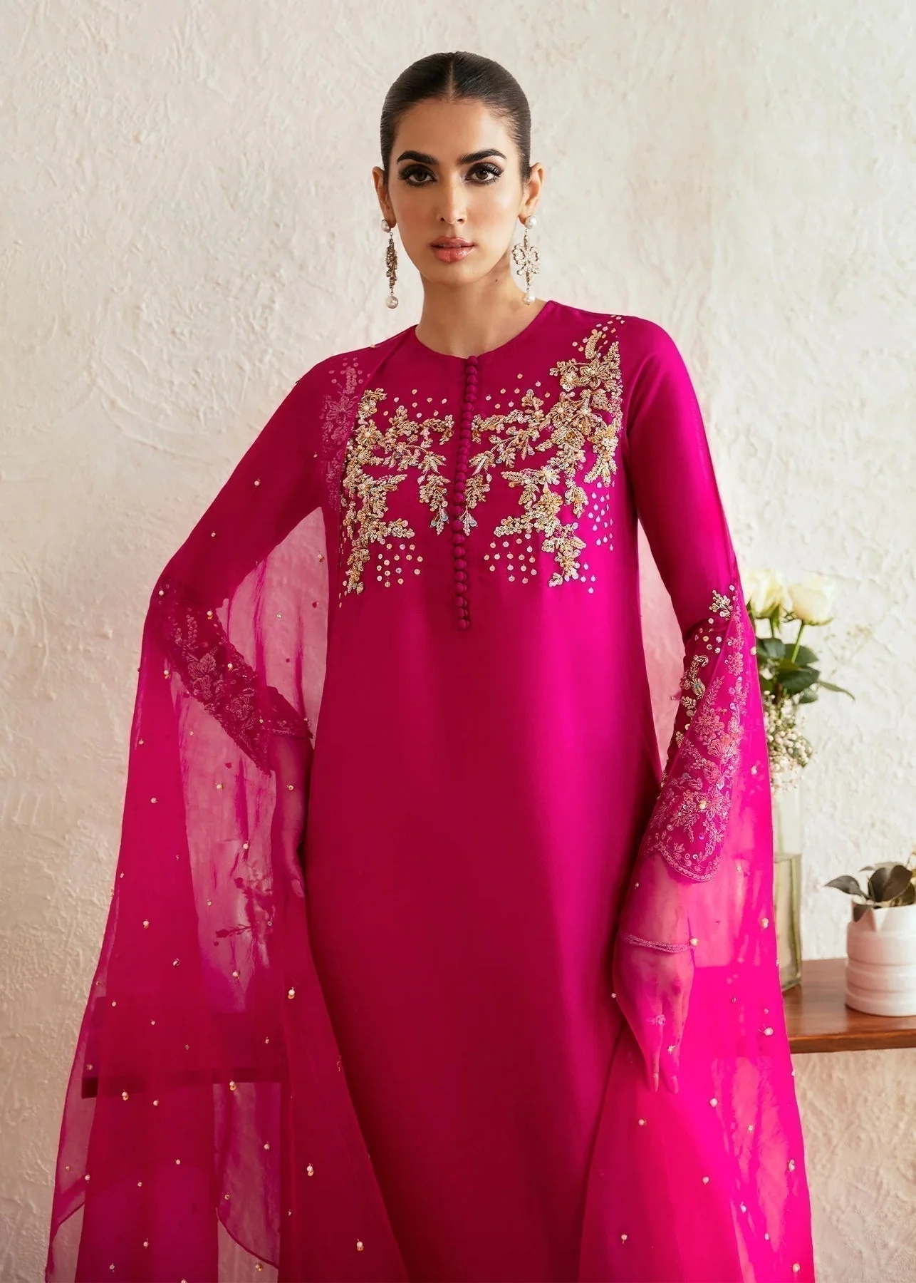 Myra pakistani fashion outfit in pink tones.
