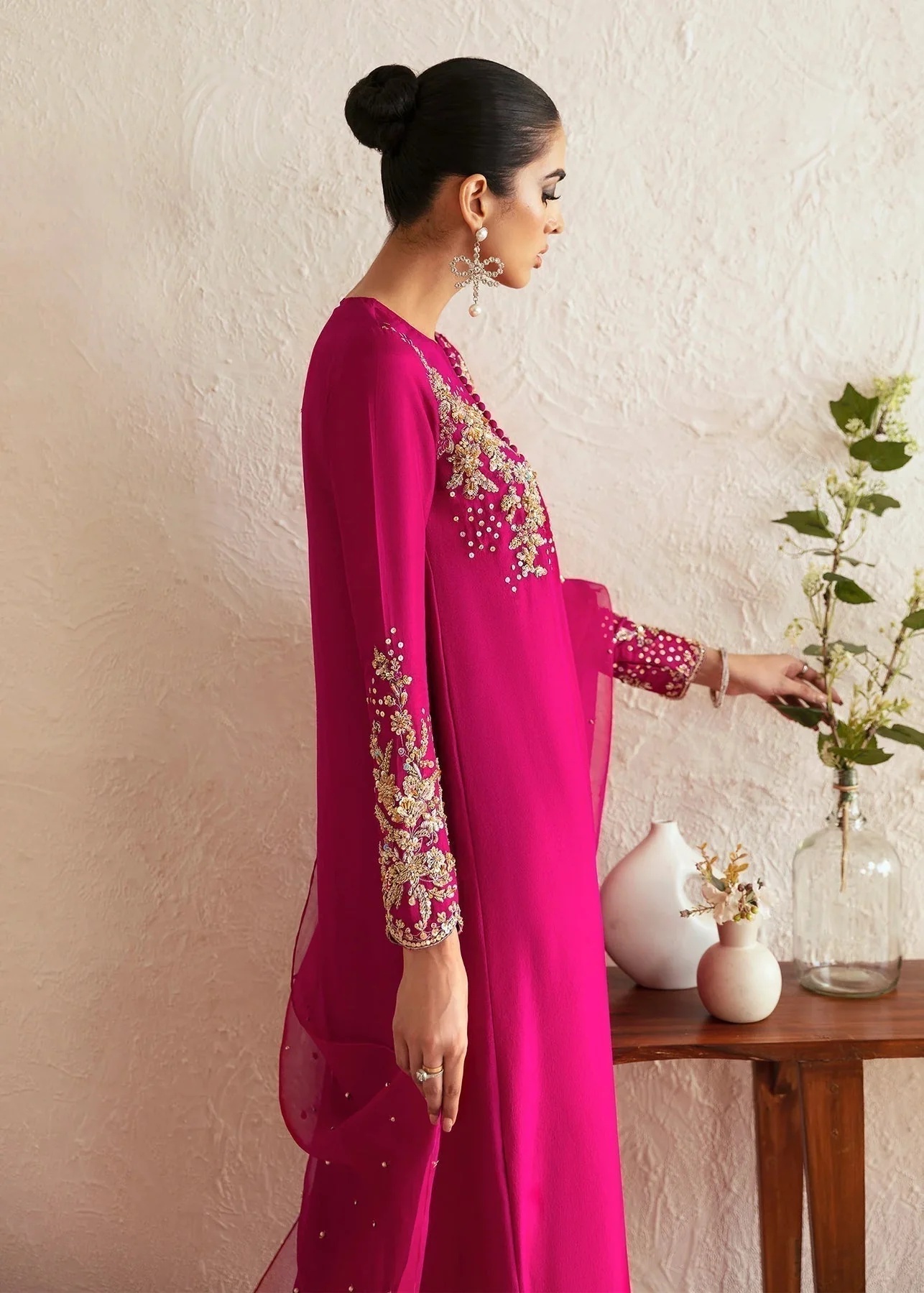 Myra pakistani fashion outfit in pink tones.