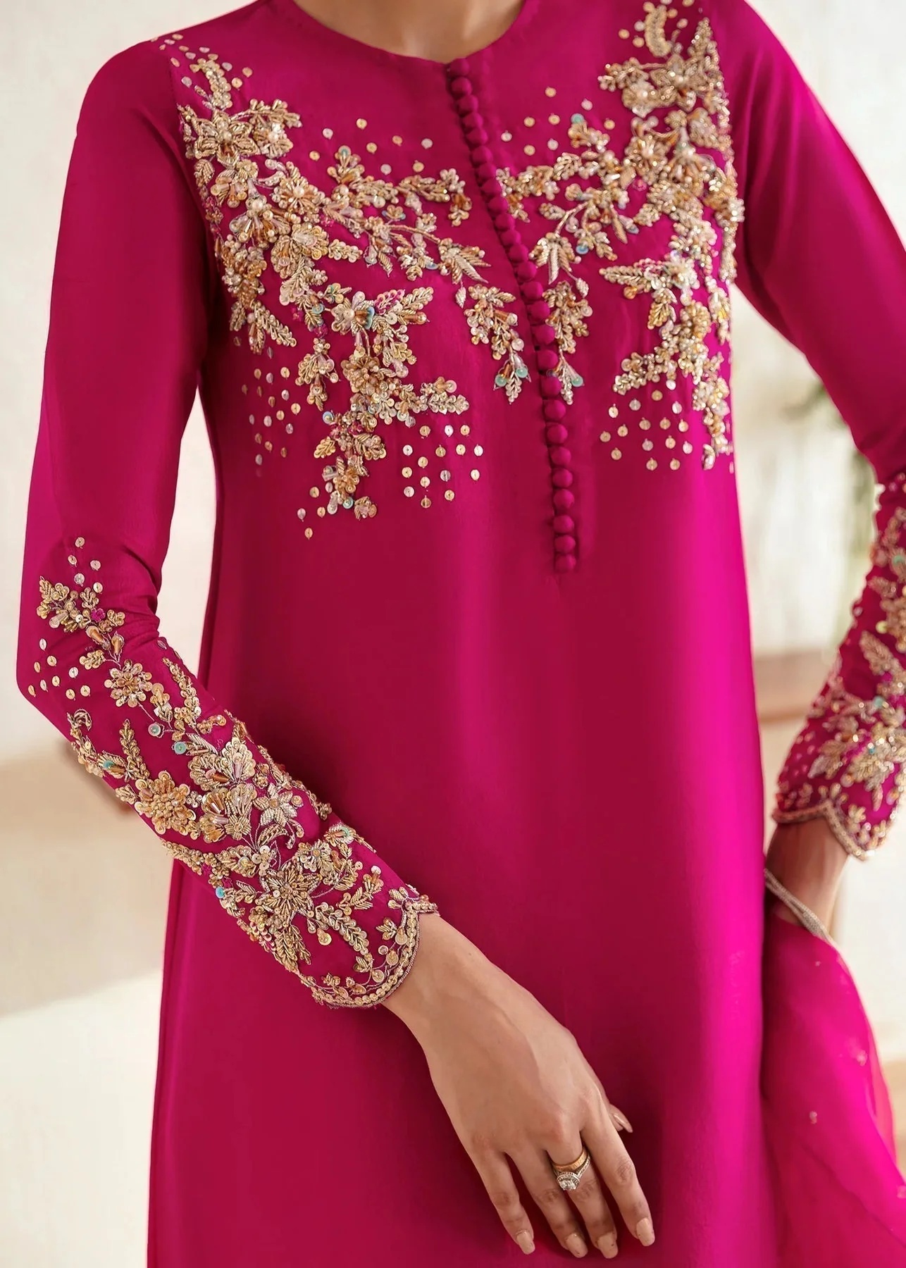 Myra pakistani fashion outfit in pink tones.