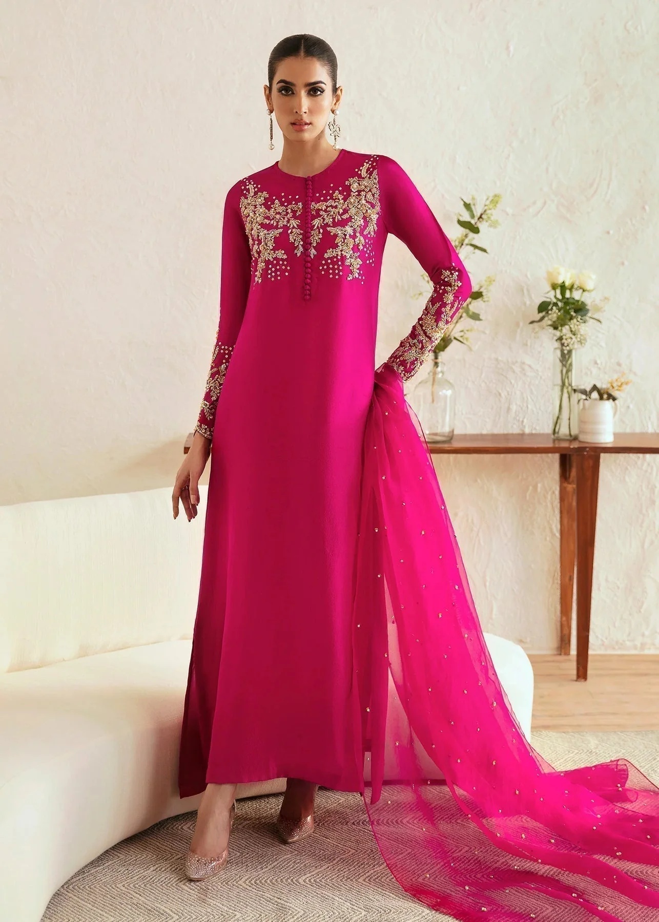 Myra pakistani fashion outfit in pink tones.