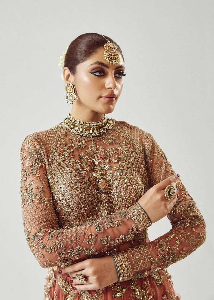 Saaz pakistani fashion outfit in peach tones.