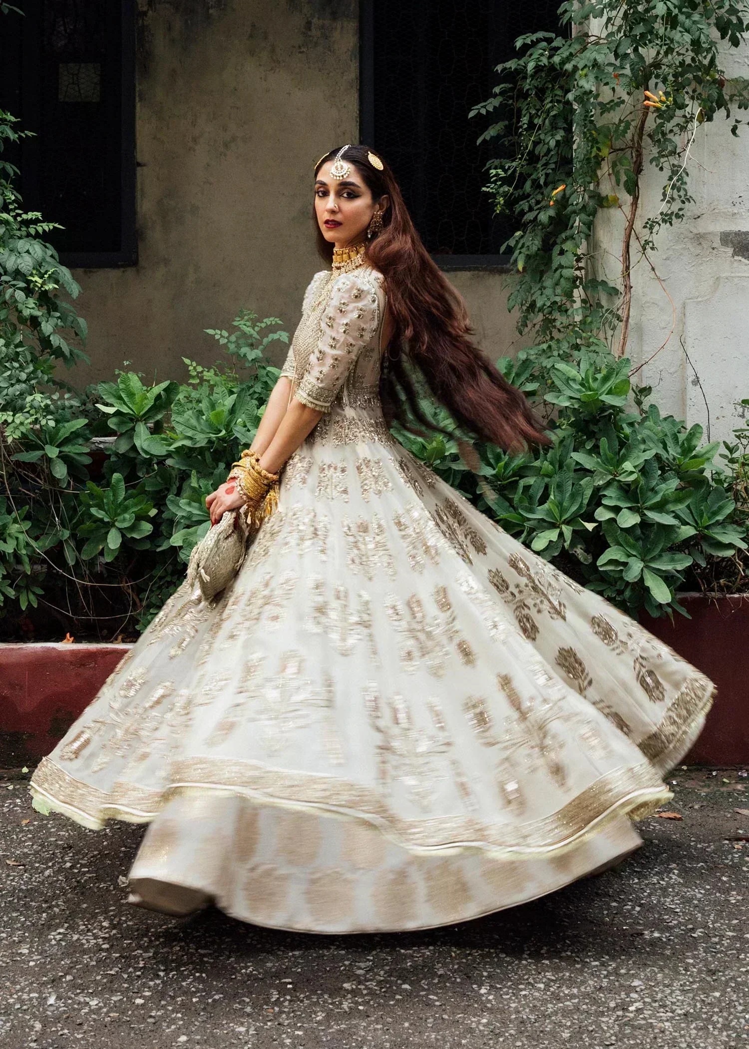 Saheda pakistani fashion outfit in ivory tones.