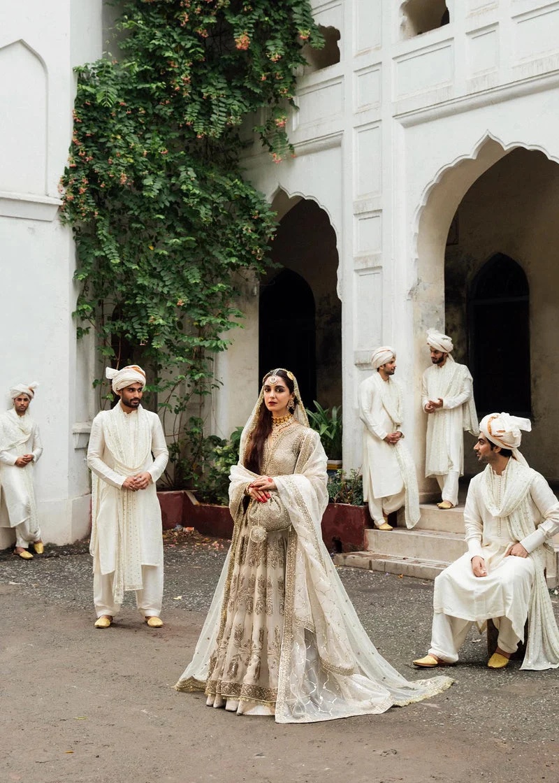 Saheda pakistani fashion outfit in ivory tones.