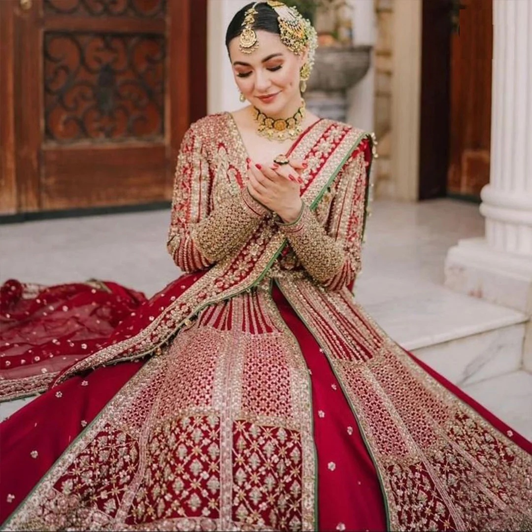 Sarang Pakistani fashion outfit in red, green tones.