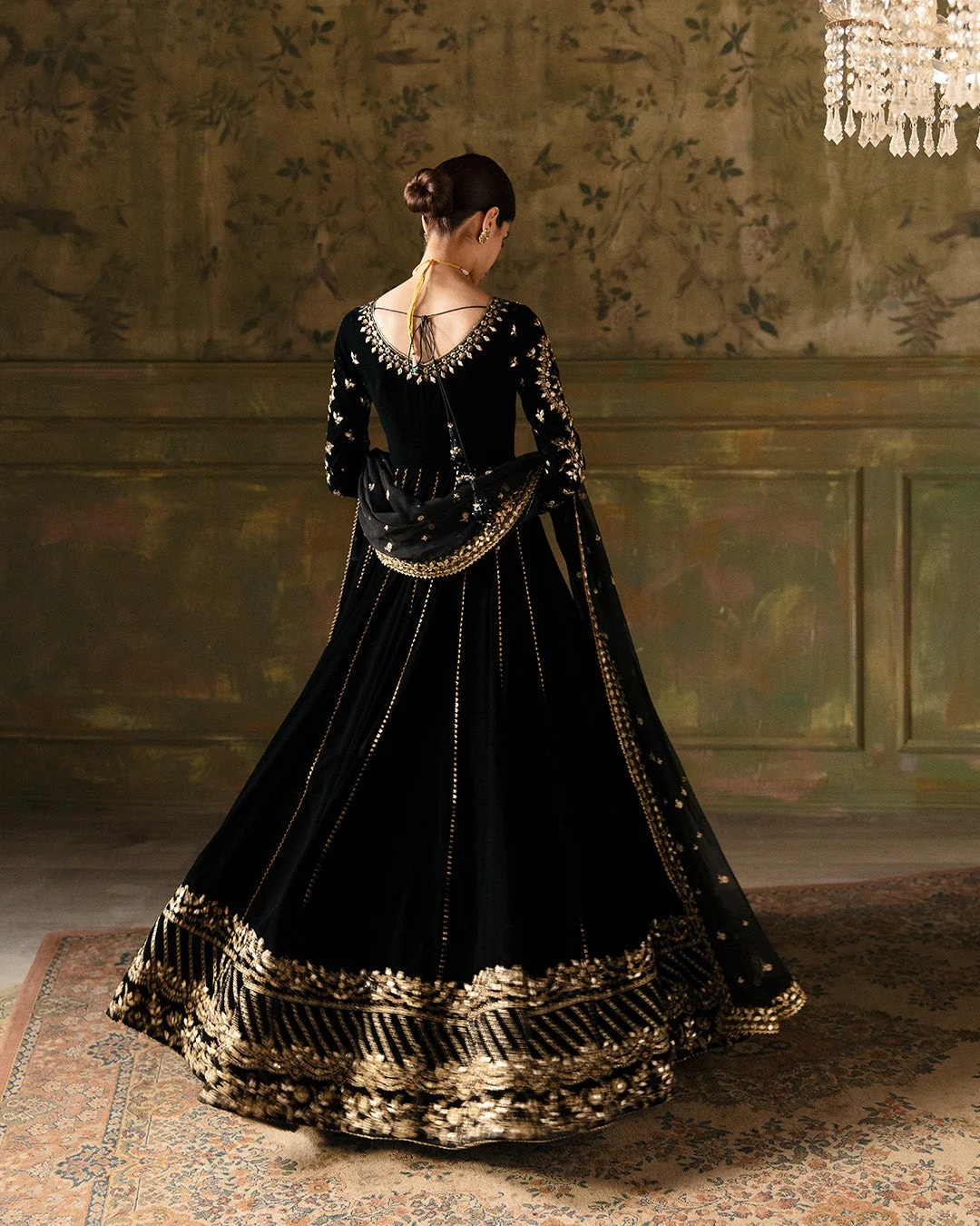 Venera Pakistani fashion outfit in black tones.