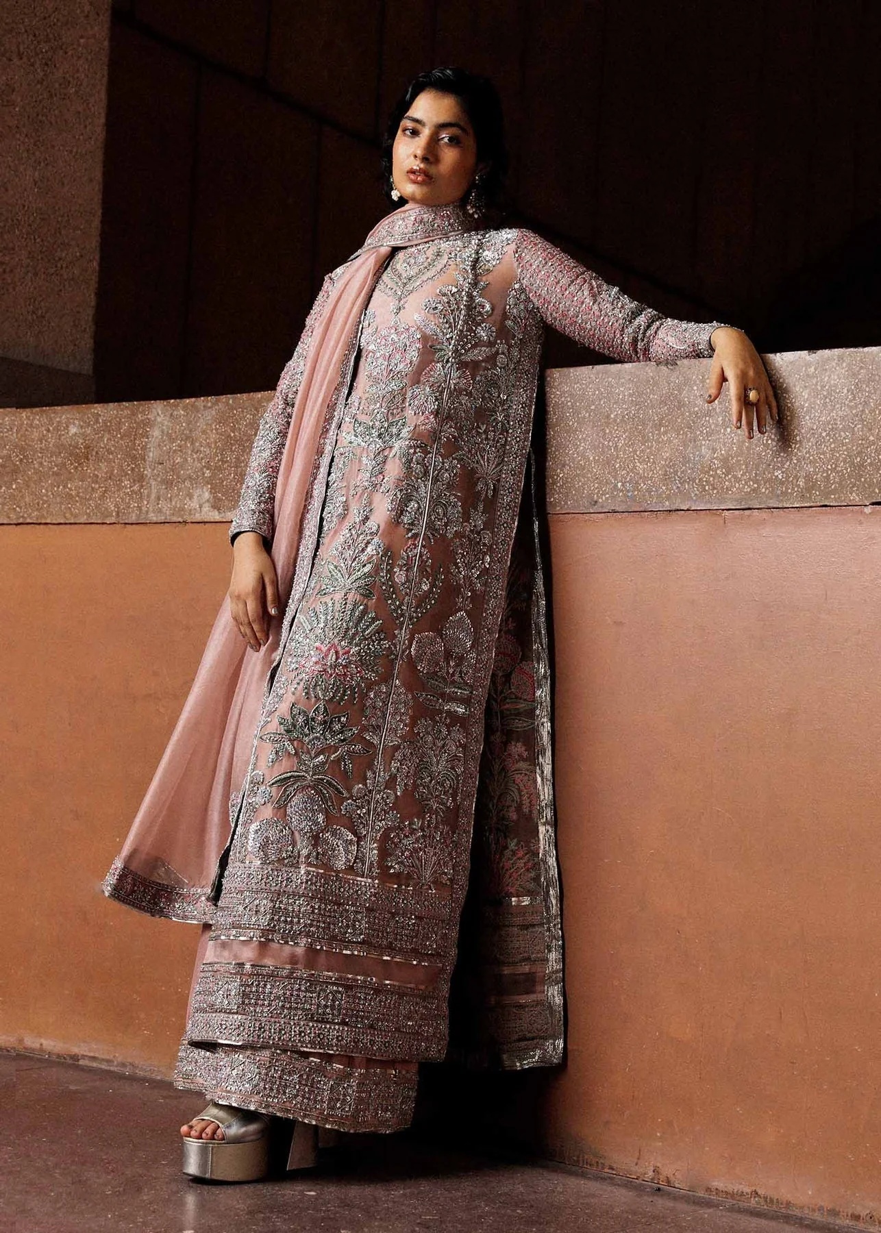 Verve pakistani fashion outfit in pink tones.