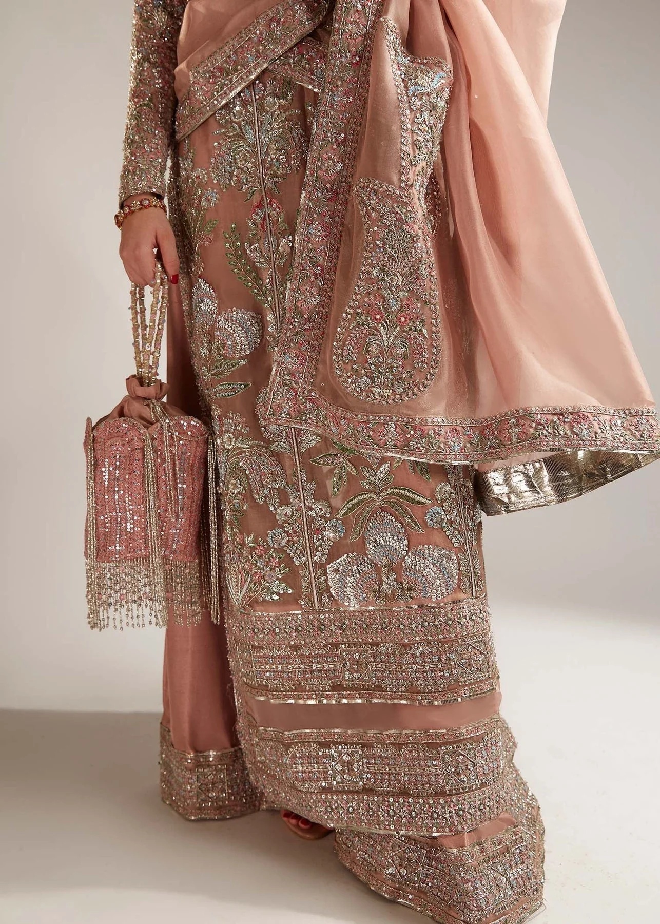 Verve pakistani fashion outfit in pink tones.