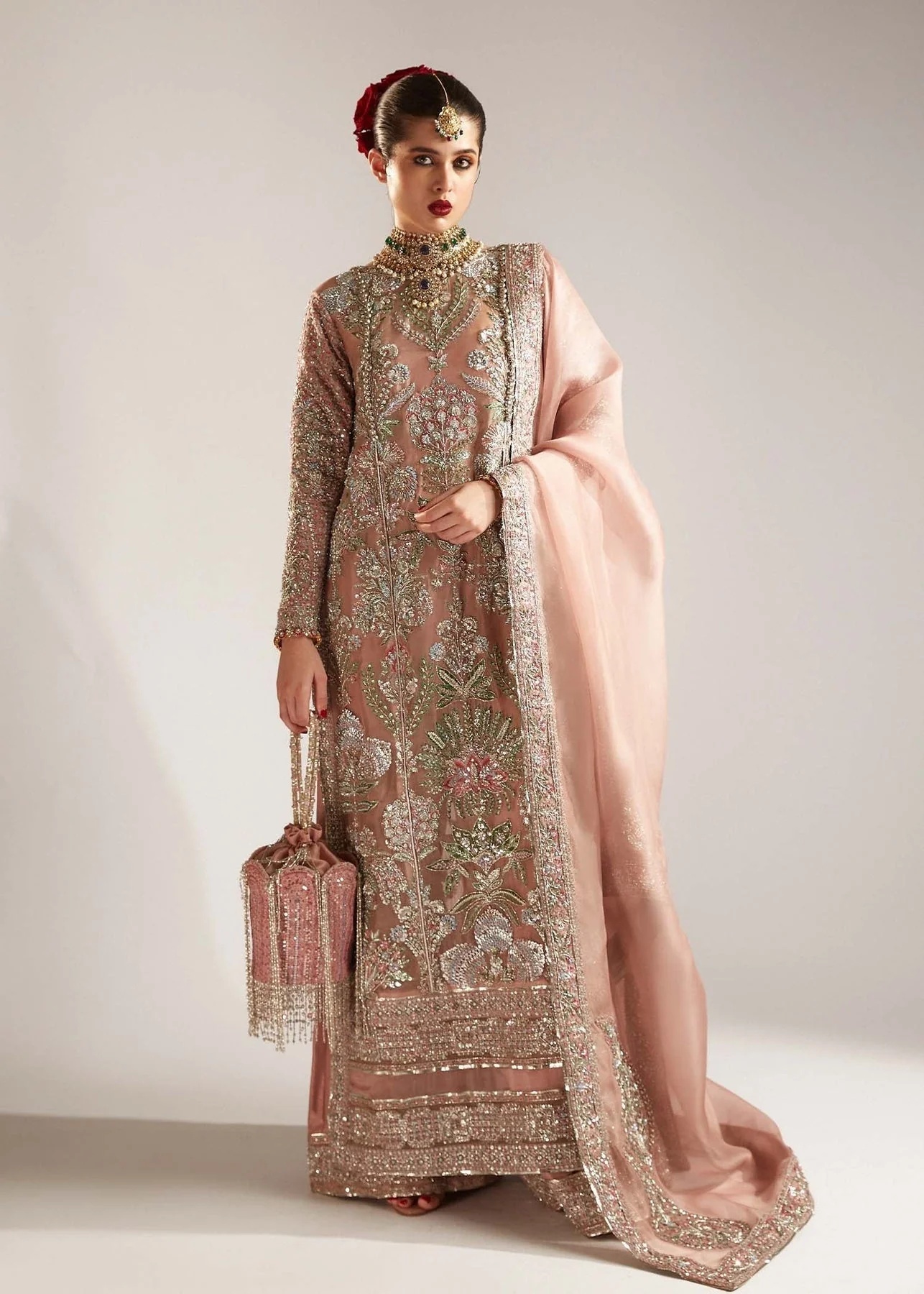 Verve pakistani fashion outfit in pink tones.